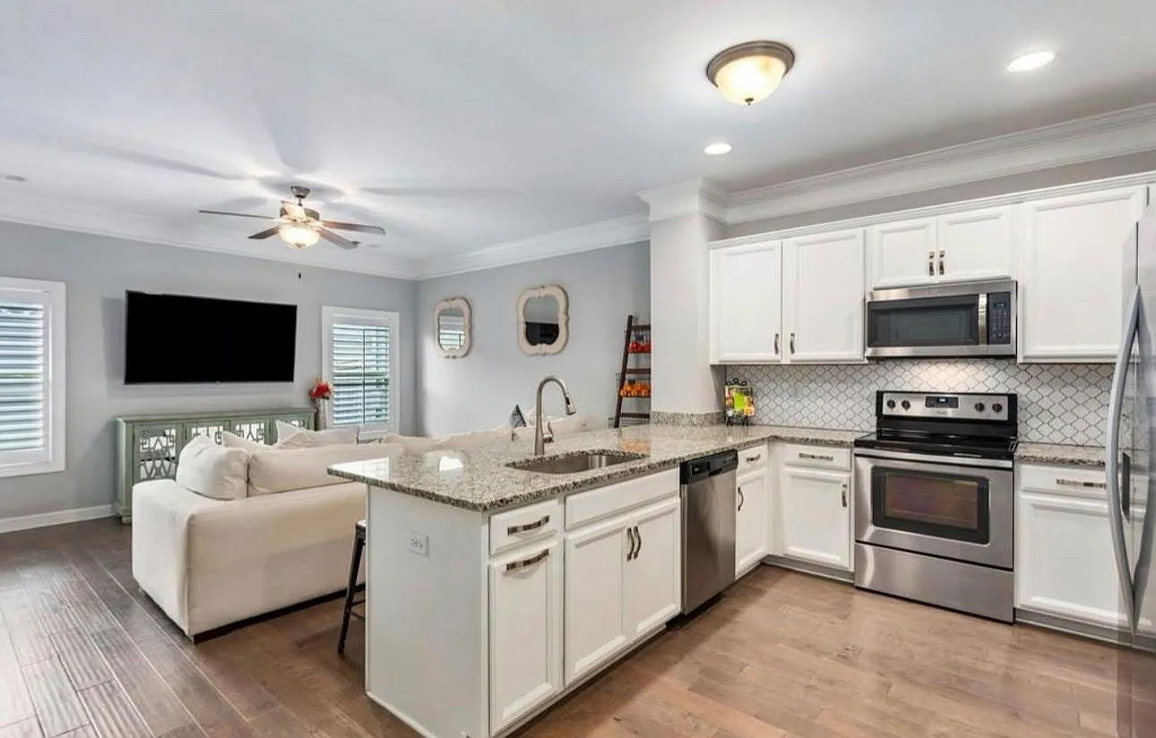 3 bed, 1500 sqft, $3,000 — Photo 2