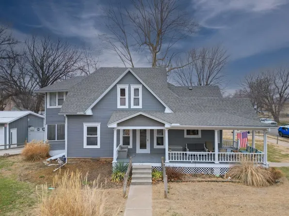619 E 10th Ave, Winfield, KS 67156