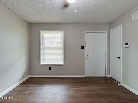 2nd image of 2935 Briarwood Dr