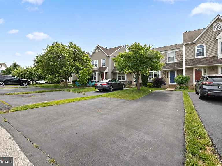 328 Countryside Ct — Photo 2