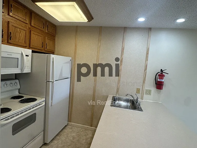 1306 Arthur Ave #16 — Photo 2