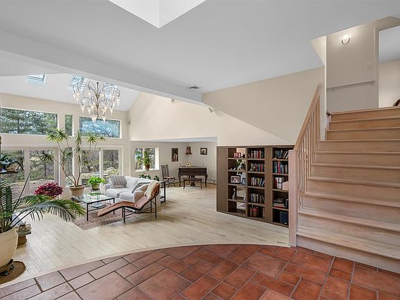 3rd image of 36 Chardavoyne Road