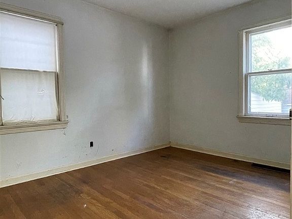 5th image of 12404 Kensington Ave