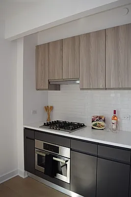 Rented by Aura Management | media 6