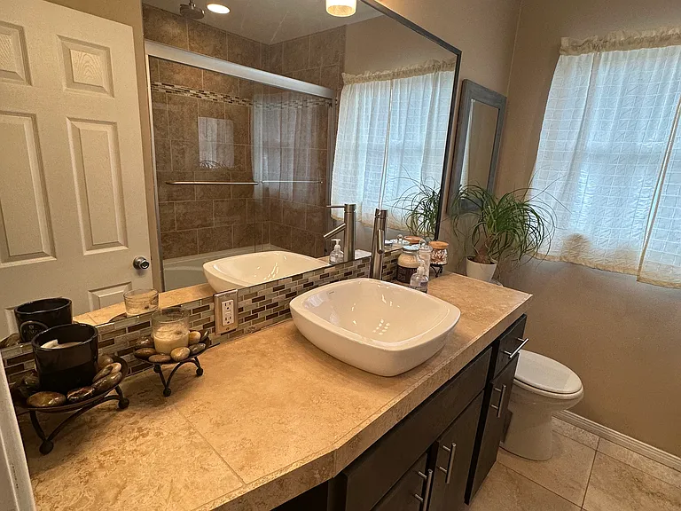8956 Swinton Ave — Photo 46