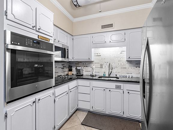 5th image of 10100 Lake Shore Dr APT B1