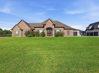 160 Colonial Estates Dr, Bridge City, TX 77611