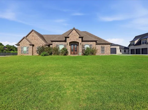 160 Colonial Estates Dr, Bridge City, TX 77611