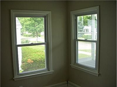 4th image of 933 Woodlawn Ave