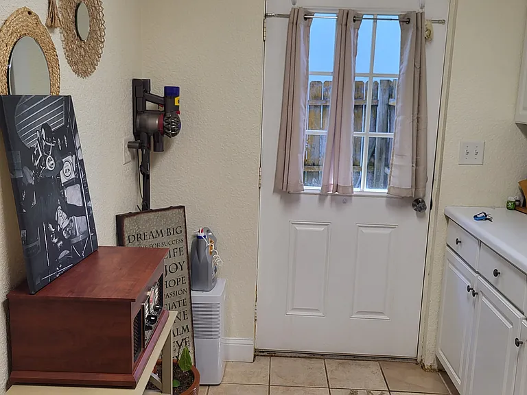2501 Hydrangea St #1 — Photo 4