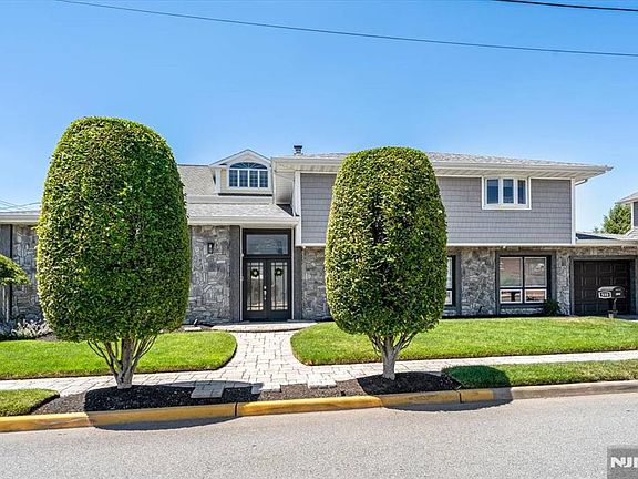 3rd image of 535 Willow Ave