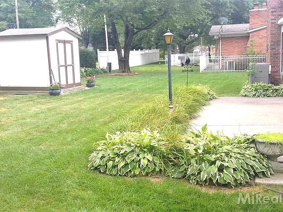 4th image of 31948 Pinehill Dr