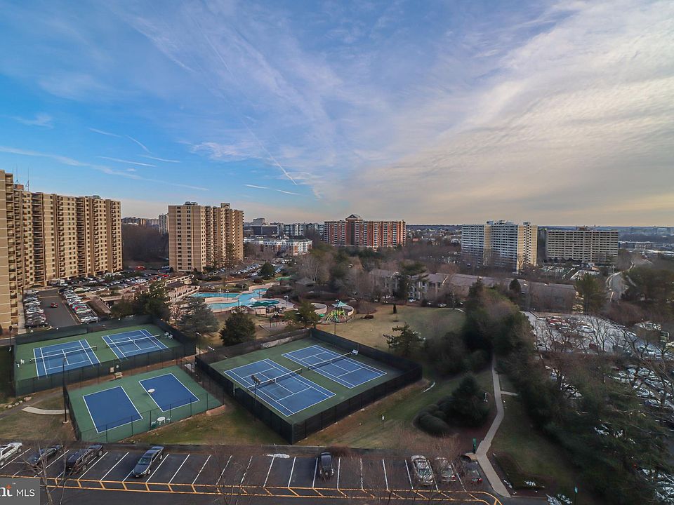 1st image of 307 Yoakum Pkwy APT 1111