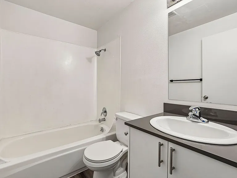 2302 L St NE #A — Photo 27