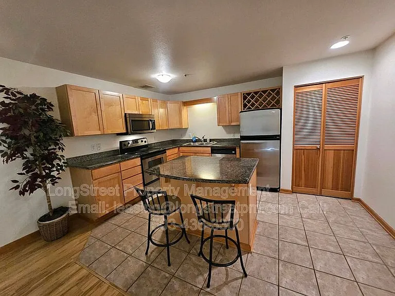 720 NW Naito Pkwy #D22 — Photo 5