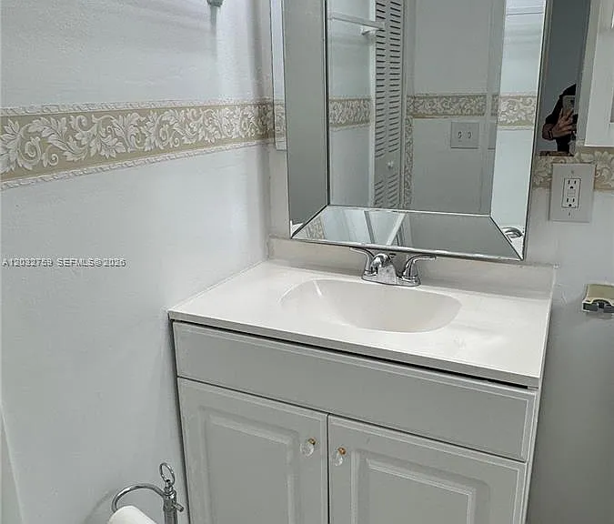 1154 W 35th St #102 — Photo 17