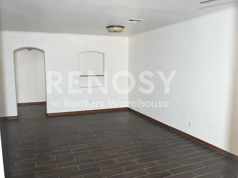 325 W Highland Ave — Photo 21