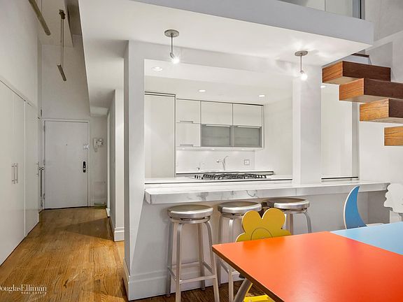 3rd image of 55 White St APT 2A