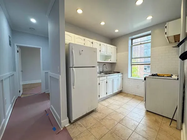 360 Bayridge Parkway image 1 of 8