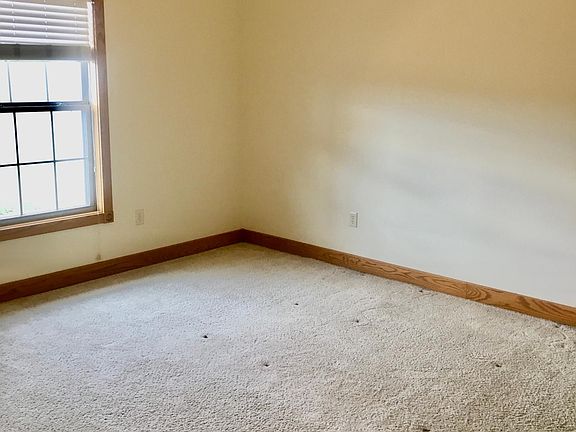 5th image of 469 W Deerwood Dr