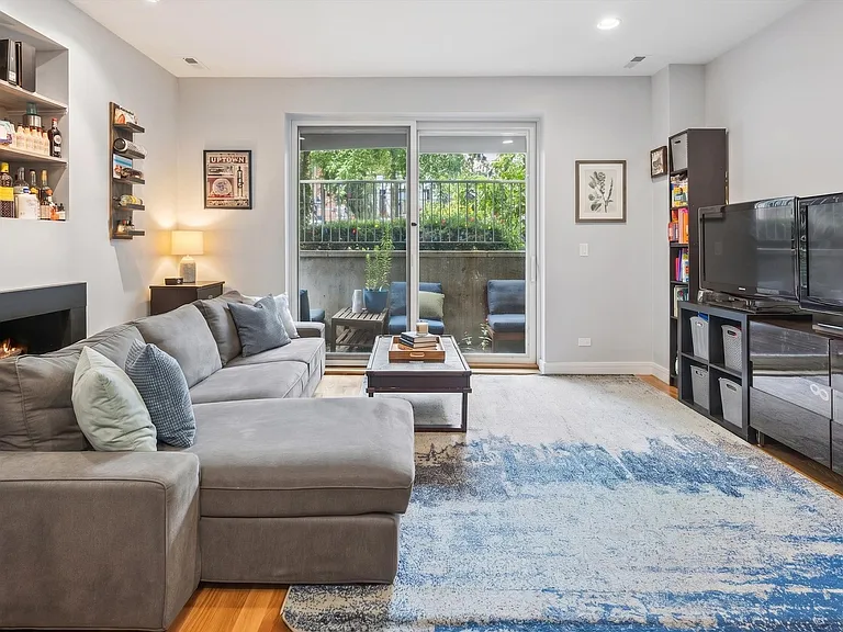 4303 N Kenmore Ave #1S — Photo 3