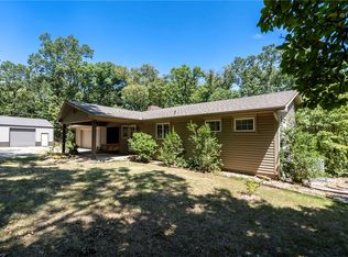 10500 Meadowlark Ln, Gravette, AR 72736