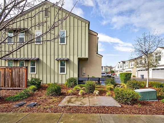 2nd image of 48 Yarrow Way