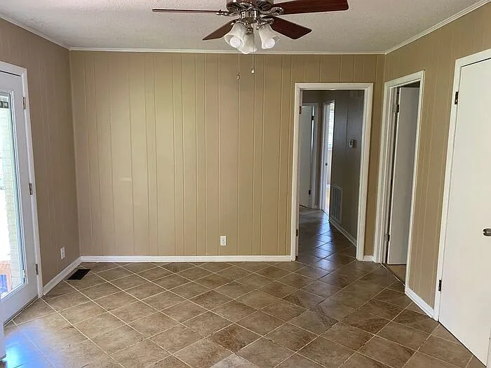 512 Clift Dr — Photo 8
