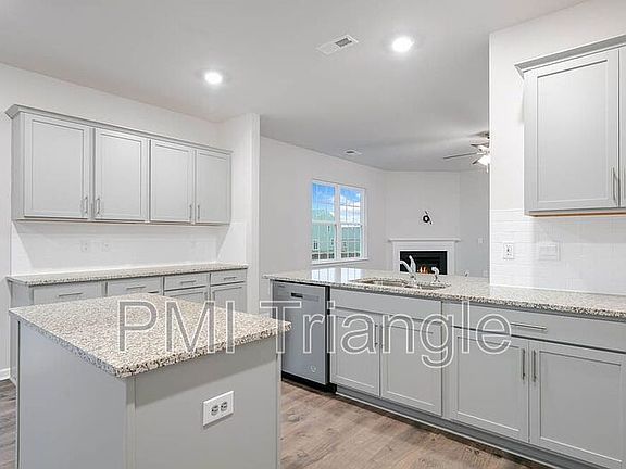 5th image of 229 Winterberry Way