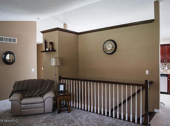 5th image of 23920 Finch Ave