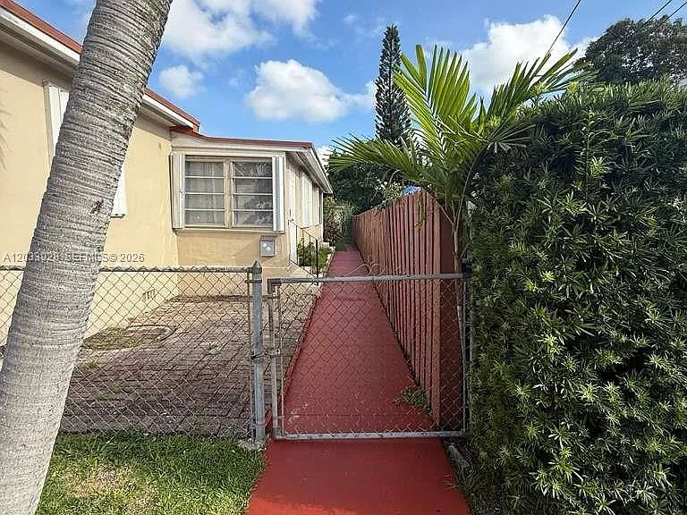 1140 SW 9th St #2 — Photo 38