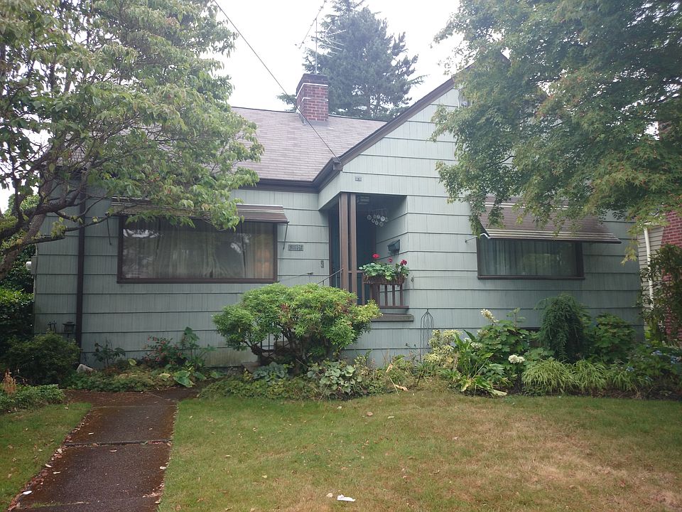 2nd image of 3017 39th Ave SW