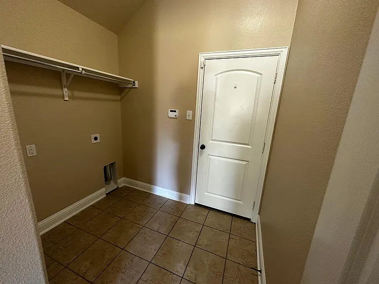 528 Stockton Dr — Photo 13