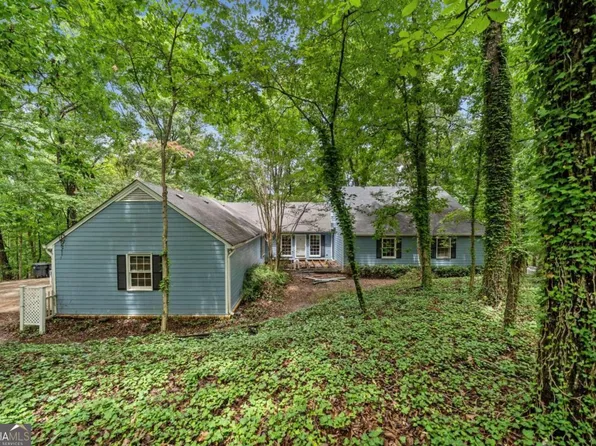 3710 Country Estate Dr, Kennesaw, GA 30152