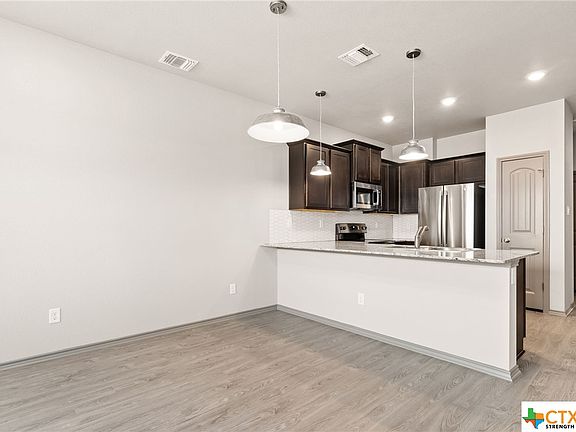 5th image of 226 Green Valley Dr