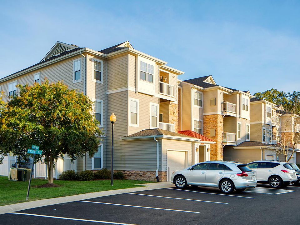 2nd image of 23264 Surrey Way Unit E