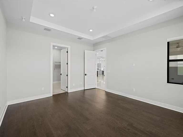 15664 Merritt Dr — Photo 29