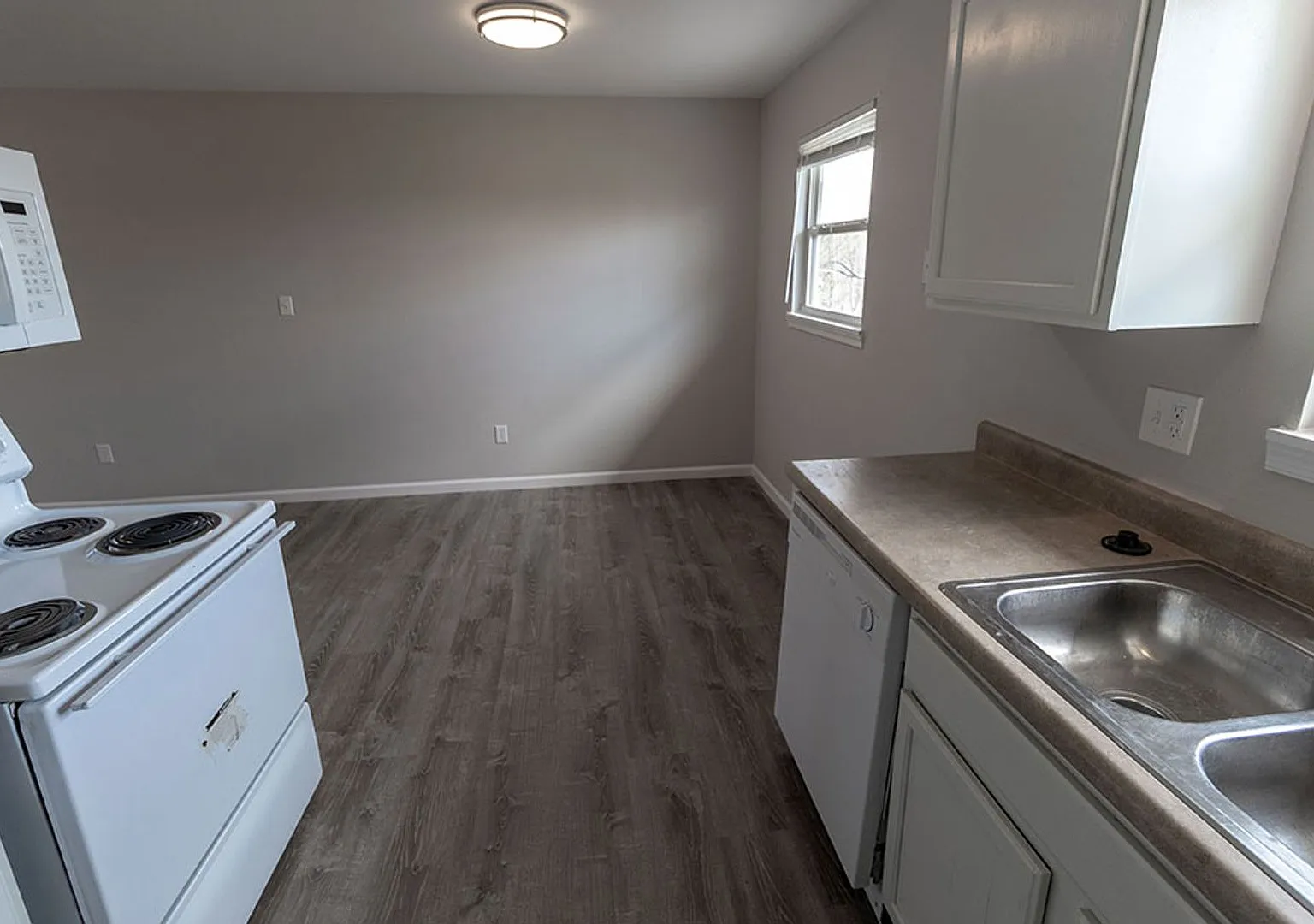7304 Moberly Dr — Photo 4