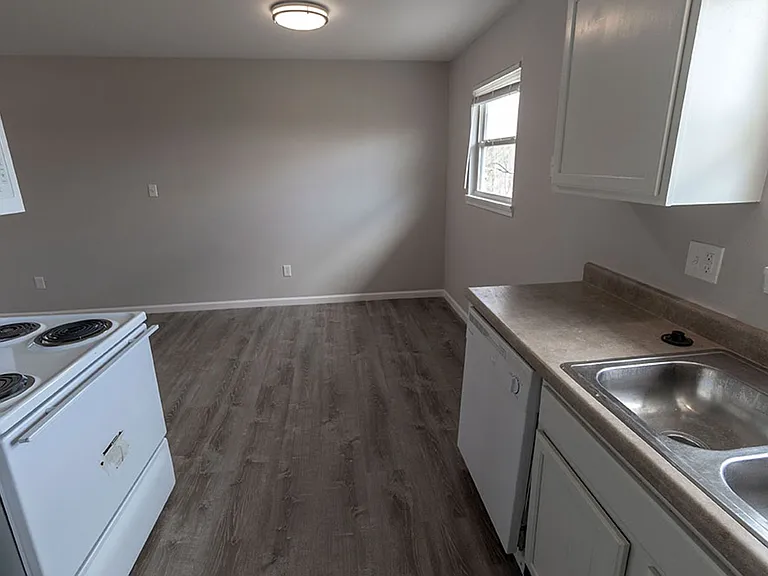 7304 N Moberly Dr — Photo 13