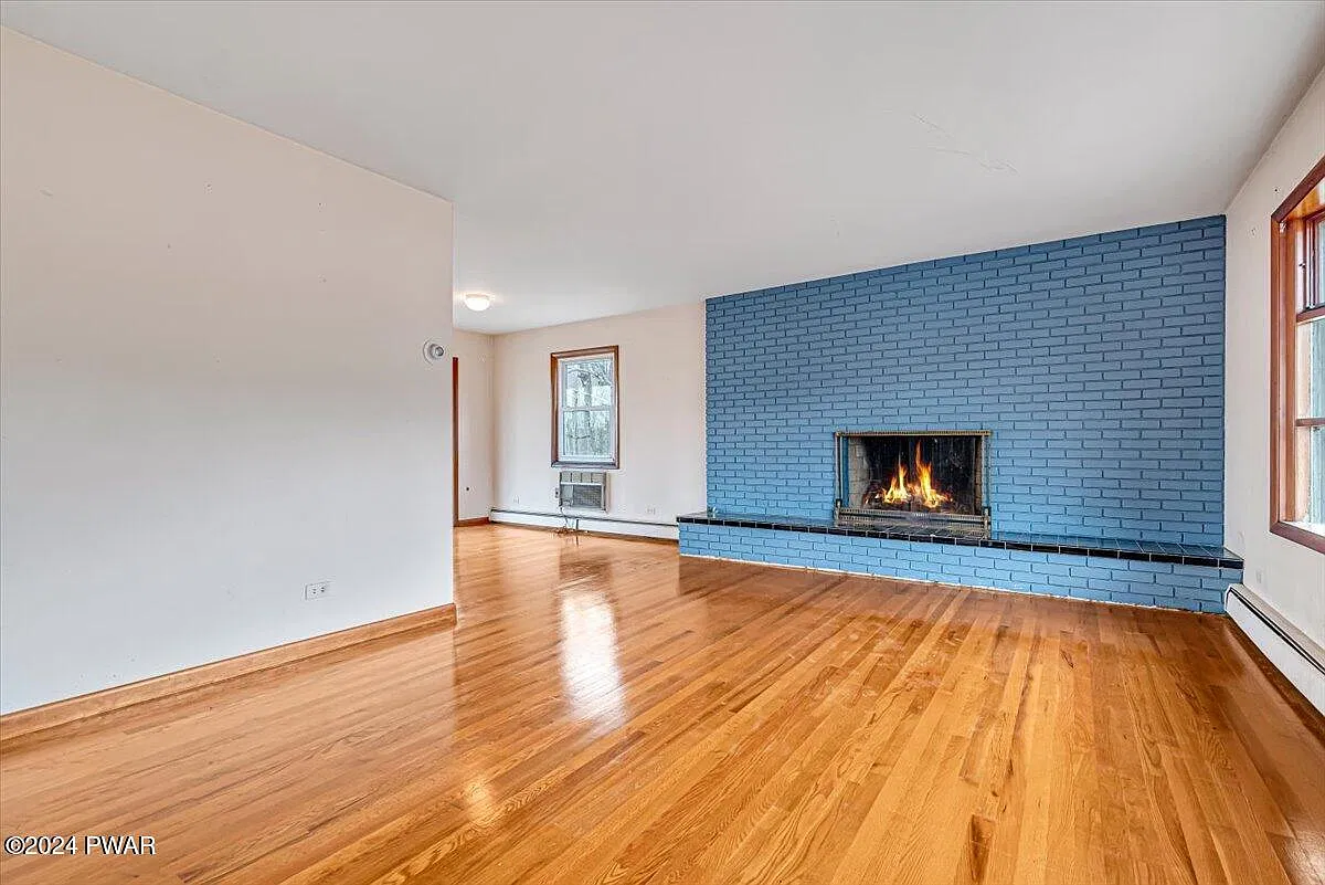 4 bed, 2.0 bath, 1760 sqft, $1,950 — Photo 3