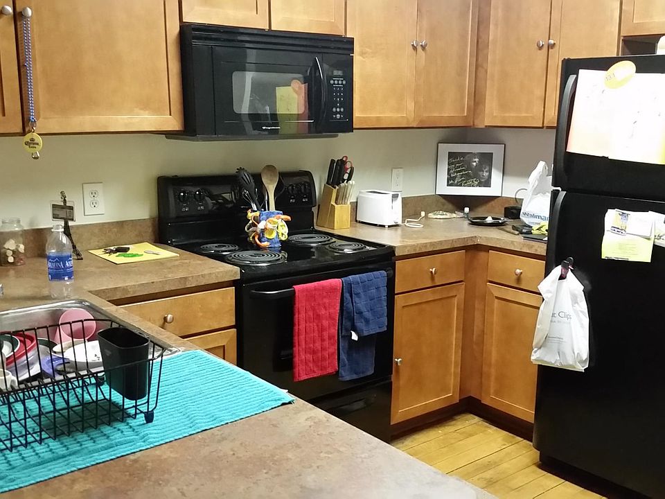 1st image of 27 W Broad St