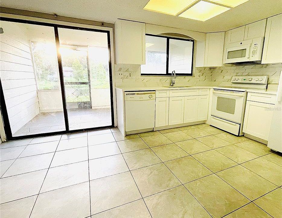 2nd image of 1420 Ridge Lake Ct