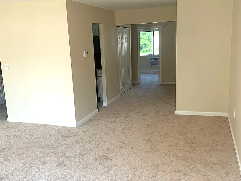 20 Scarborough Ln #D — Photo 2