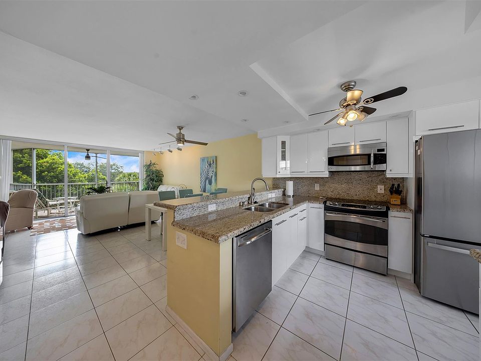 1st image of 3900 Oaks Clubhouse Drive #405