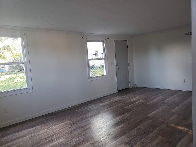 224 Lamont St — Photo 8