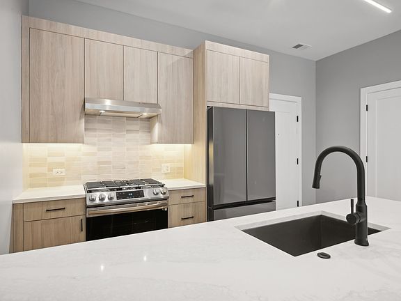2nd image of 7010 N Glenwood Ave #38-J