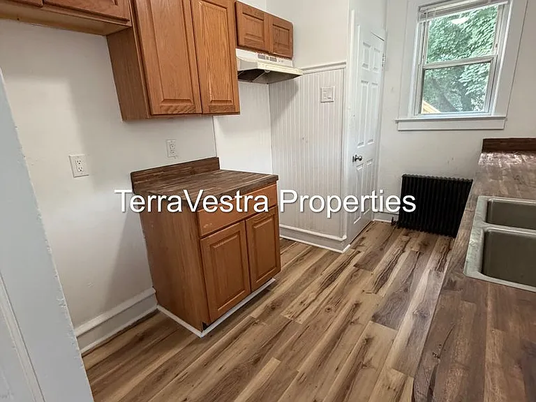 424 W Broad Street — Photo 13
