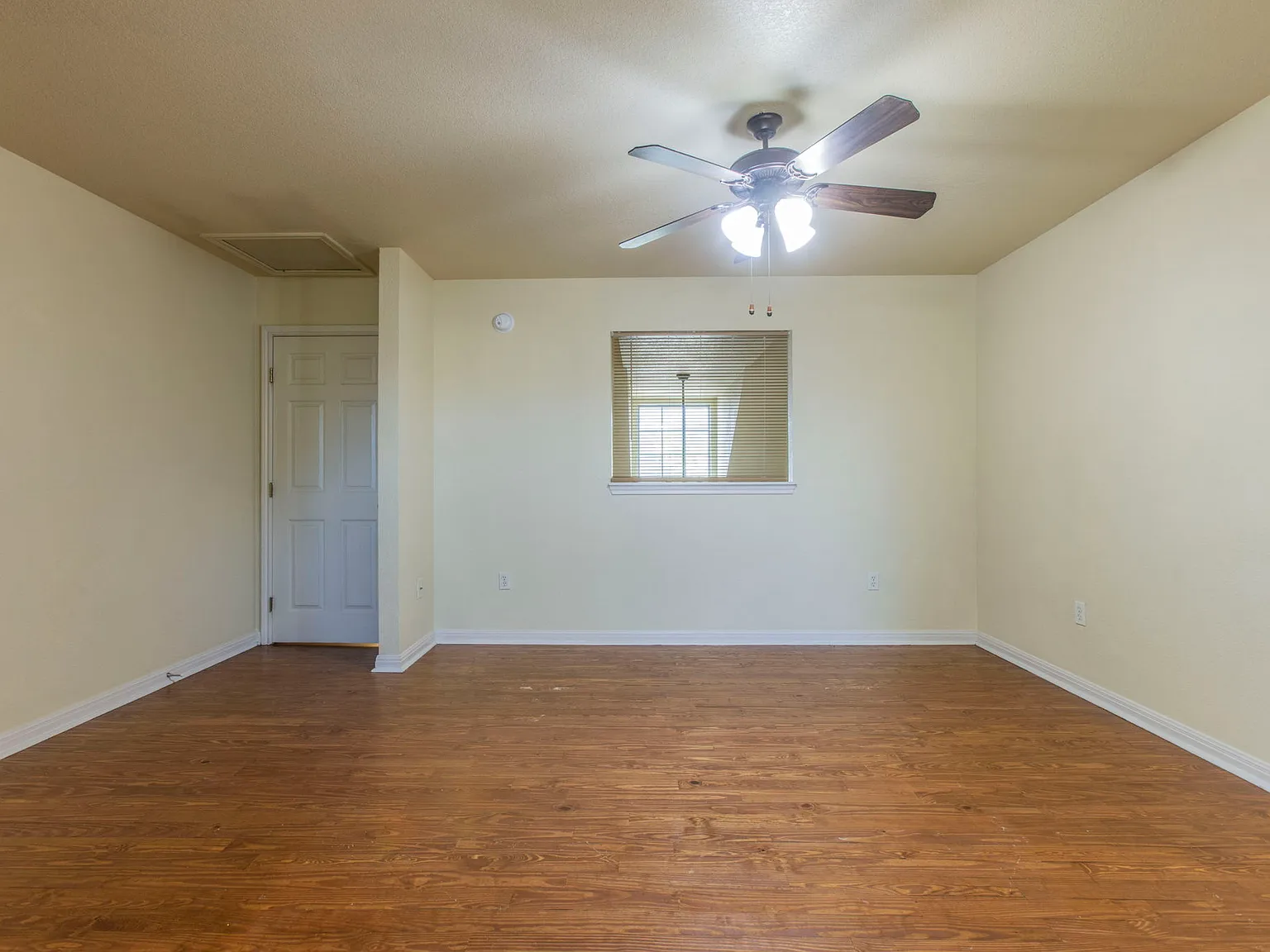 2 bed, 960 sqft, $1,250 — Photo 4