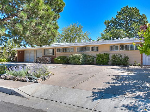 3rd image of 400 La Veta Dr NE