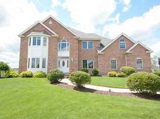 714 Augusta Dr, Bridgeville, PA 15017